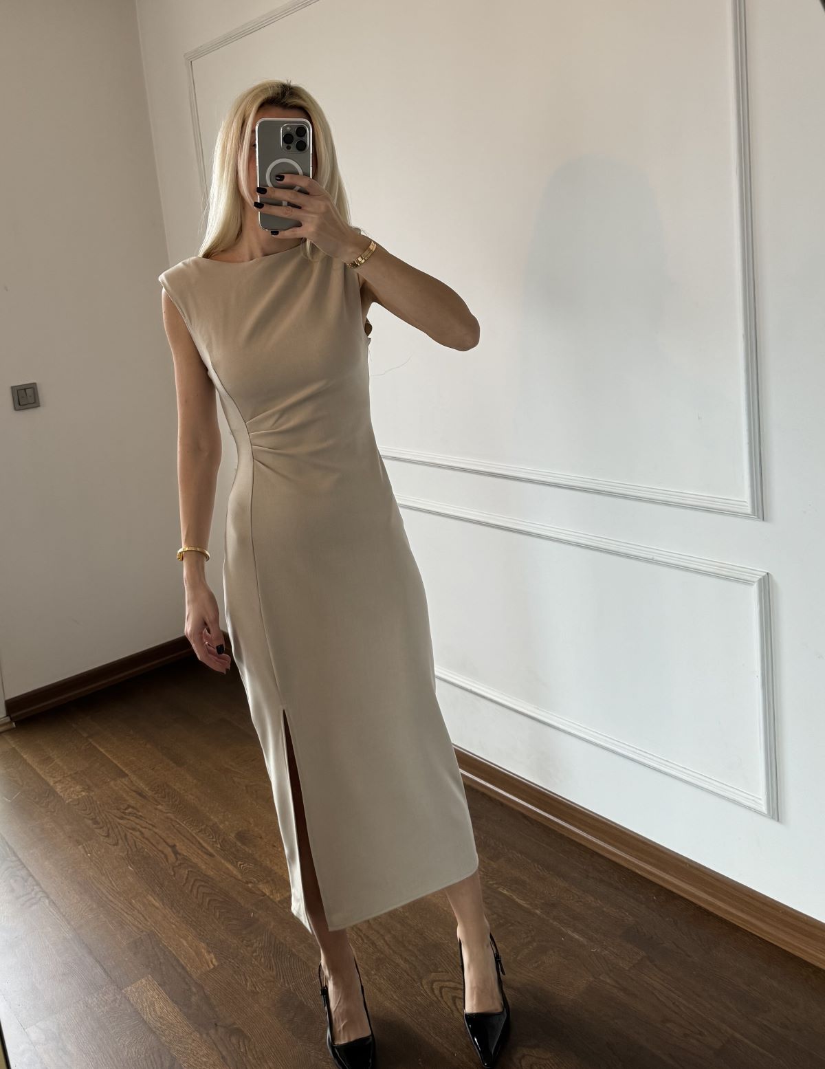 Krem Yırtmaçlı Midi Boy Elbise