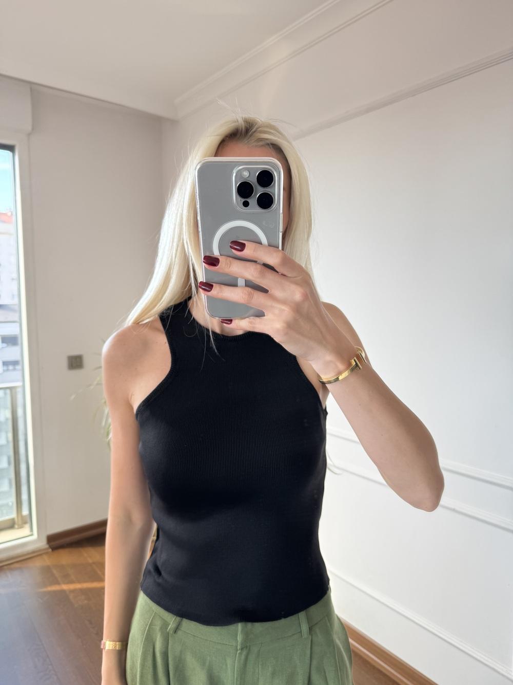 Triko Siyah Bluz Sıfır Kol