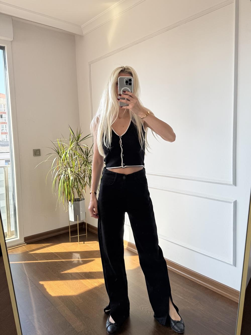 Triko Siyah Kolsuz Yelek