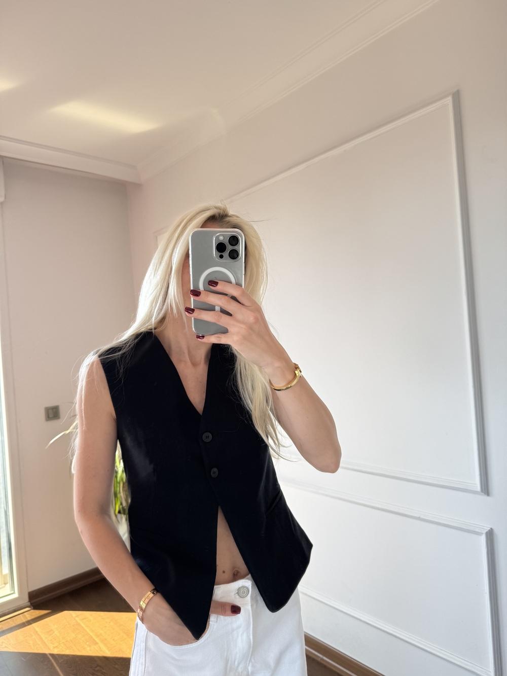 Siyah İki Düğmeli Yelek