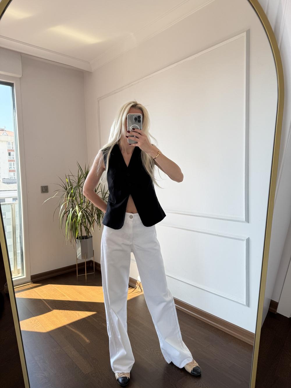 Siyah İki Düğmeli Yelek