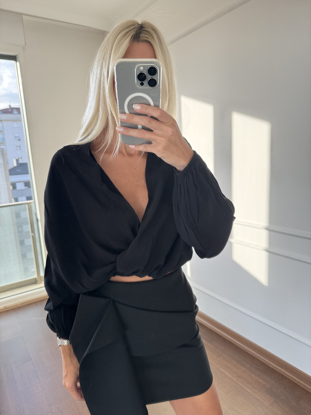 Dökümlü Siyah Bluz