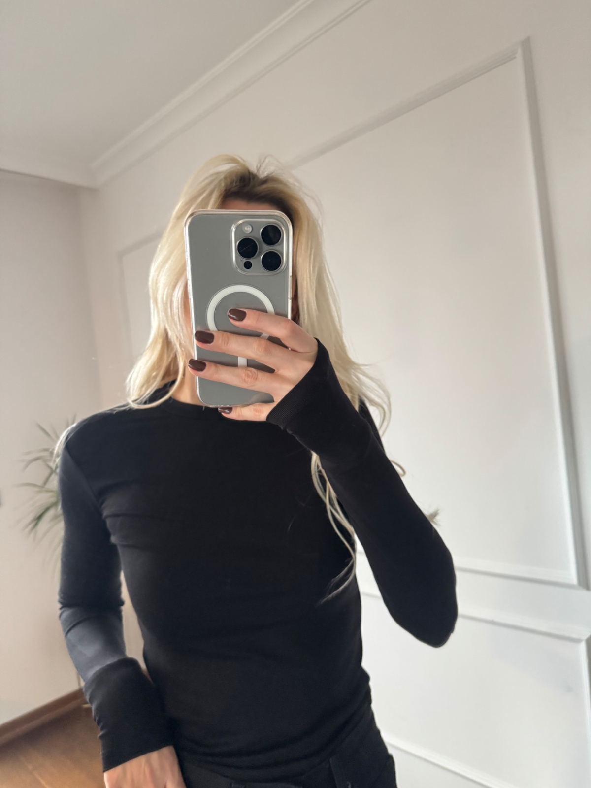 Bisiklet Yaka Parmak Geçmeli Siyah Örme Bluz